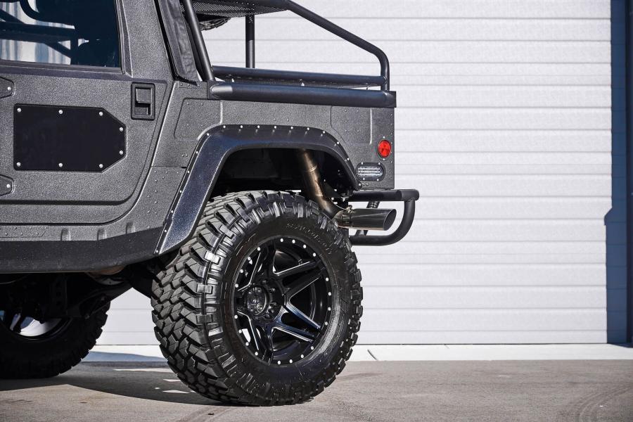 Логотип Hummer H1 Launch Edition by Mil-Spec Automotive 2018 года  (фото 9 из 21)